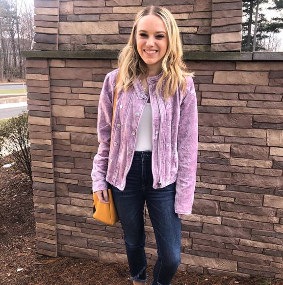 Meet your Posher, Emily - Picture 1 of 1